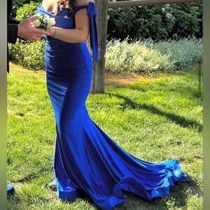 Royal Blue Off-Shoulder Prom Dress only worn once size small but stretchy